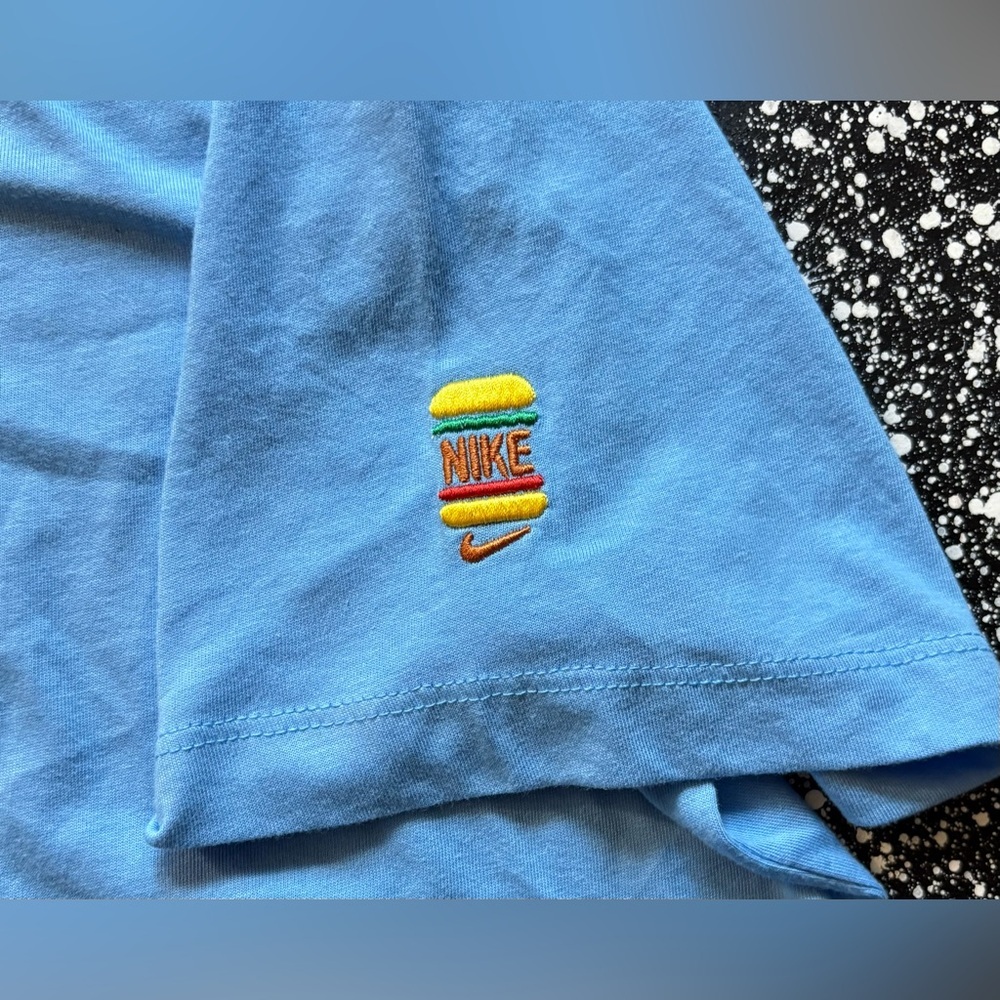 NIKE Sole Food (Hamburger) Graphic Tee NWT Size XL
DN5172-412 - Picture 4 of 4